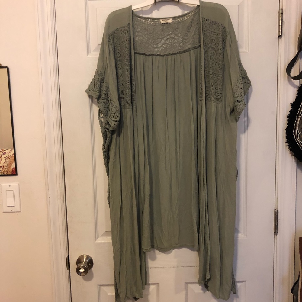 Grey kimono with lace detail